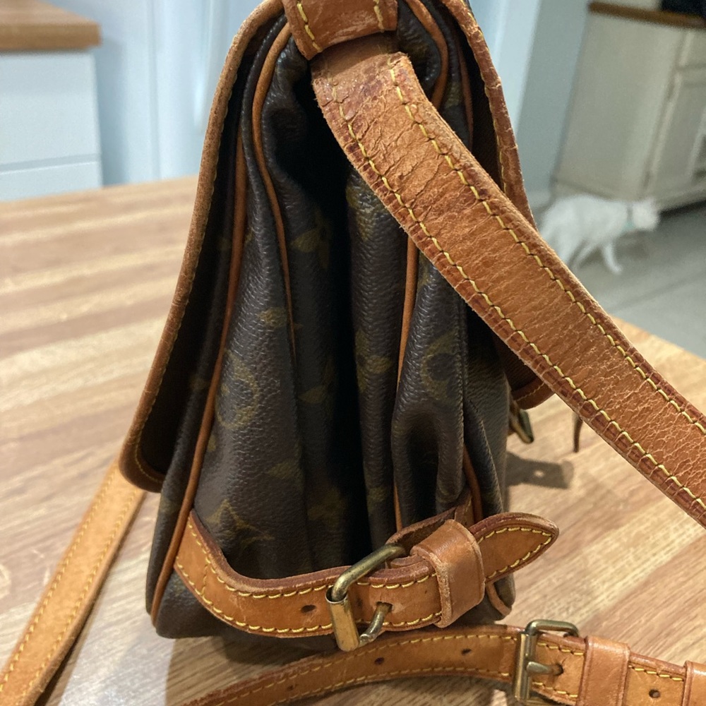⭐️Authentic Louis Vuitton Cross Body. - Picture 8 of 8